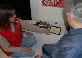 Dos vecinos de Santa Marta se benefician de ‘Voces en Red’ de Cruz Roja para evitar la soledad no deseada