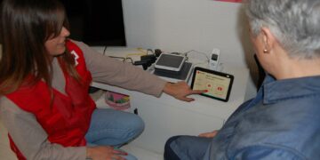 Dos vecinos de Santa Marta se benefician de ‘Voces en Red’ de Cruz Roja para evitar la soledad no deseada