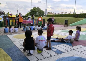 Los niños de Santa Marta continúan disfrutando de los cuentacuentos al aire libre