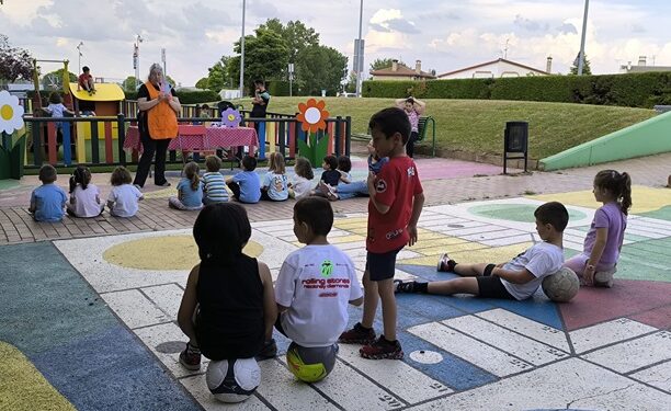 Los niños de Santa Marta continúan disfrutando de los cuentacuentos al aire libre