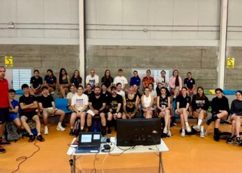 Un treintena de personas participan en el curso de entrenador de baloncesto que acoge Santa Marta