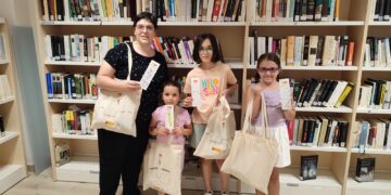 La Biblioteca Municipal de Doñinos premia el diseño y la creatividad en el III Concurso de Marcapáginas