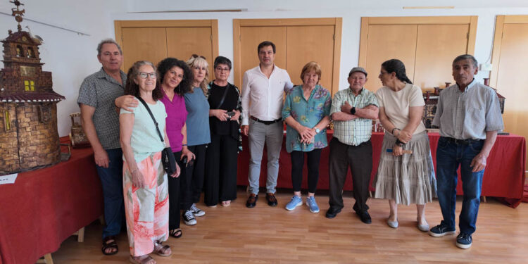 Manuel Santos homenajea al campo y a la provincia de Salamanca con una exposición realizada con madera reciclada