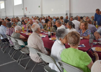 Villares rinde homenaje a sus mayores con una comida en su honor: “Sois el alma de esta comunidad”