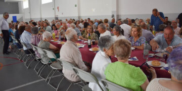 Villares rinde homenaje a sus mayores con una comida en su honor: “Sois el alma de esta comunidad”
