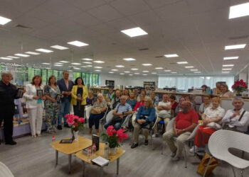 Natividad Cabezas presenta en Santa Marta su libro ‘Un regalo bajo el Burka’