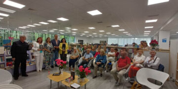 Natividad Cabezas presenta en Santa Marta su libro ‘Un regalo bajo el Burka’