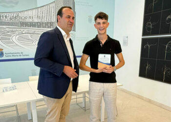 Santa Marta recibe y homenajea al joven bailarín Hugo Fraile