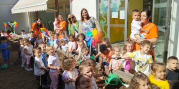 Los más pequeños de Santa Marta inician las actividades de plantación y reciclaje de la Semana del Medio Ambiente