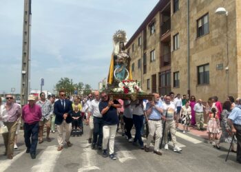 Los vecinos fieles a la Virgen de los Remedios en el día grande de las fiestas