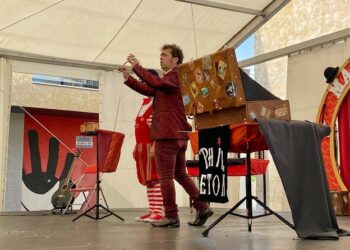 Magia, risas y coplas inundan la Plaza de España de Villamayor