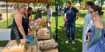 Aldeatejada ofrece alimentos frescos y naturales en su II Mercado de Productos de Temporada