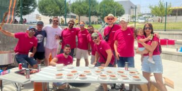 La comida de hermandad reúne a las peñas y vecinos en Aldeatejada