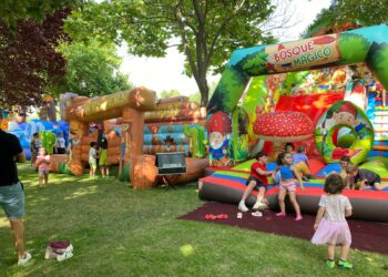 Hinchables, juegos y música amenizan la última tarde de las Fiestas del Señor en Carbajosa