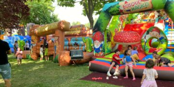 Hinchables, juegos y música amenizan la última tarde de las Fiestas del Señor en Carbajosa