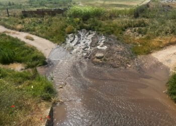 La rotura de la red general deja sin agua a Carbajosa