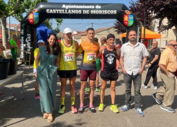 Pablo López y Sandra Santamaría superan el intenso calor y vencen en la XI Carrera Popular de Castellanos