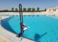Las piscinas municipales de Castellanos estrenan el verano con la silla elevadora para facilitar el acceso a discapacitados