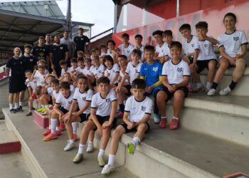 Más de 30 niños aprenden y se divierten en el campus de la Kings League en Santa Marta