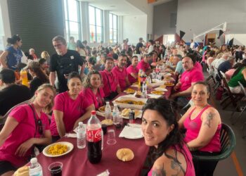 La gran paella reúne a más de 3.500 personas en Villares para despedir las fiestas con buen sabor