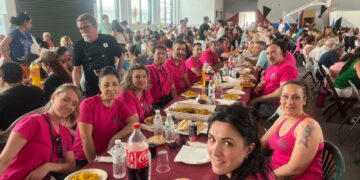 La gran paella reúne a más de 3.500 personas en Villares para despedir las fiestas con buen sabor