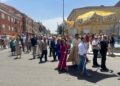 Devoción, pétalos de rosas y sones musicales para el Santísimo en la solemne procesión de Villares