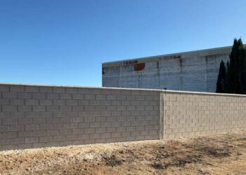 Doñinos completa la rehabilitación del cementerio con el muro perimetral, accesos adaptados y la ampliación de espacio para 10 sepulturas