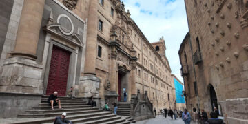 La Junta aporta 125.000 euros para la limpieza de los retablos de la Clerecía