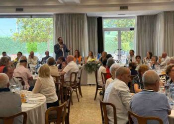 Misa, comida y baile para rendir homenaje a 400 mayores de Santa Marta