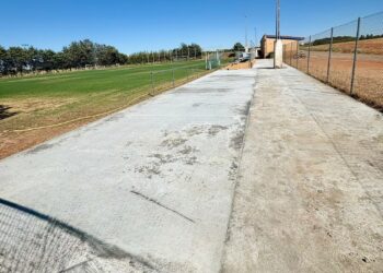 Doñinos crea una zona hormigonada de 200m² en el campo de fútbol para facilitar el acceso al público