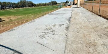 Doñinos crea una zona hormigonada de 200m² en el campo de fútbol para facilitar el acceso al público