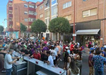 Los ‘tardeos’ llevan la fiesta y el ambiente a las calles de Santa Marta