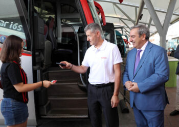 Arranca la gratuidad en el transporte para los menores de 15 años con más de 15.000 solicitudes