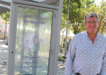 Cabrerizos inicia una campaña de apoyo a la mujer y contra la violencia de género en las marquesinas del bus