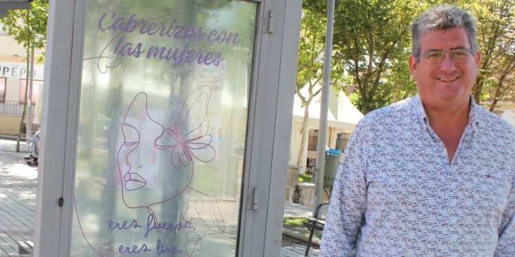 Cabrerizos inicia una campaña de apoyo a la mujer y contra la violencia de género en las marquesinas del bus