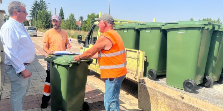 Cabrerizos inicia el reparto de los 400 contenedores de residuos vegetales en Las Dunas
