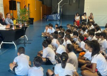 Del Bosque inculca a los pequeños de su campus deportivo la importancia de los valores y el trabajo en equipo en el fútbol y en la vida