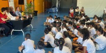 Del Bosque inculca a los pequeños de su campus deportivo la importancia de los valores y el trabajo en equipo en el fútbol y en la vida