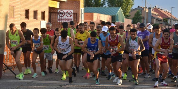 Daniel Ayuso y Gema Martín vencen a la intermitente tormenta y ganan la ‘Carrera Sunset 2025’ de Carbajosa