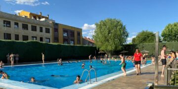 Una refrescante Neón Pool Party en la piscina inaugurará el Verano Joven de Carbajosa el día 10