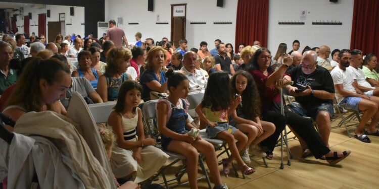 La emotiva comedia ‘Doscapacitados’ cierra a lo grande la Semana Cultural de Castellanos