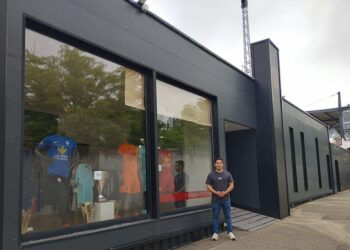 El Ayuntamiento mejora la iluminación del acceso a las oficinas y vestuarios del San Casto