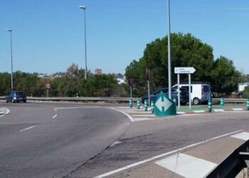 Herida por alcance una mujer en un accidente en la rotonda del Leclerc