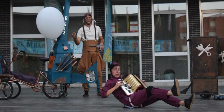 Acrobacias, humor y muchas risas estrenan el Festival ‘Marteatrando’ 2025 de Santa Marta