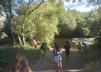 El campo de voluntariado ‘Tormes Limpio 2025’ reunirá en Santa Marta a 22 jóvenes de seis comunidades autónomas para limpiar la ribera del río