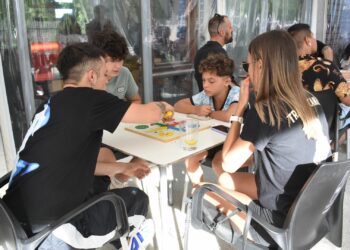 El torneo de parchís, última competición de la Semana de la Juventud, reúne a 30 jugadores