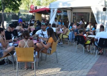 Más de 70 vecinos compiten en el torneo de remi de Santa Marta