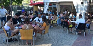 Más de 70 vecinos compiten en el torneo de remi de Santa Marta