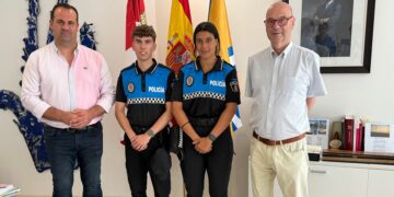 Santa Marta recibe a los dos nuevos policías con los que amplía su plantilla a 24 agentes