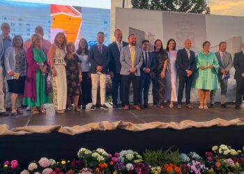 Un pregón lleno de agradecimientos, homenajes, recuerdos y anécdotas de toda una vida en Santa Marta inaugura oficialmente las fiestas